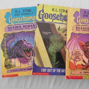 R.L. Stine Goosebumps Vintage Book Lot - 45 books !!